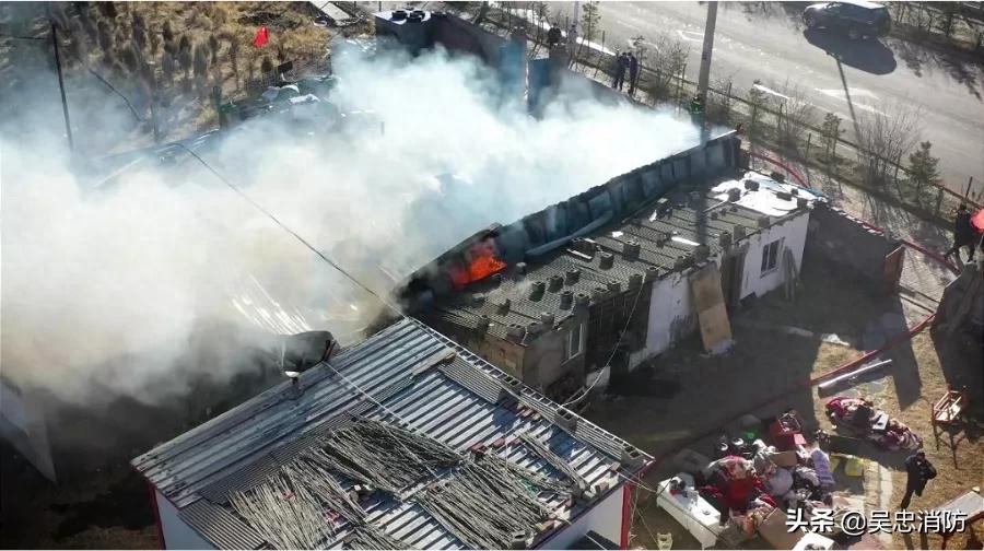 屋面彩钢板结构胶_彩钢板屋面钢结构图纸_钢结构屋面彩板