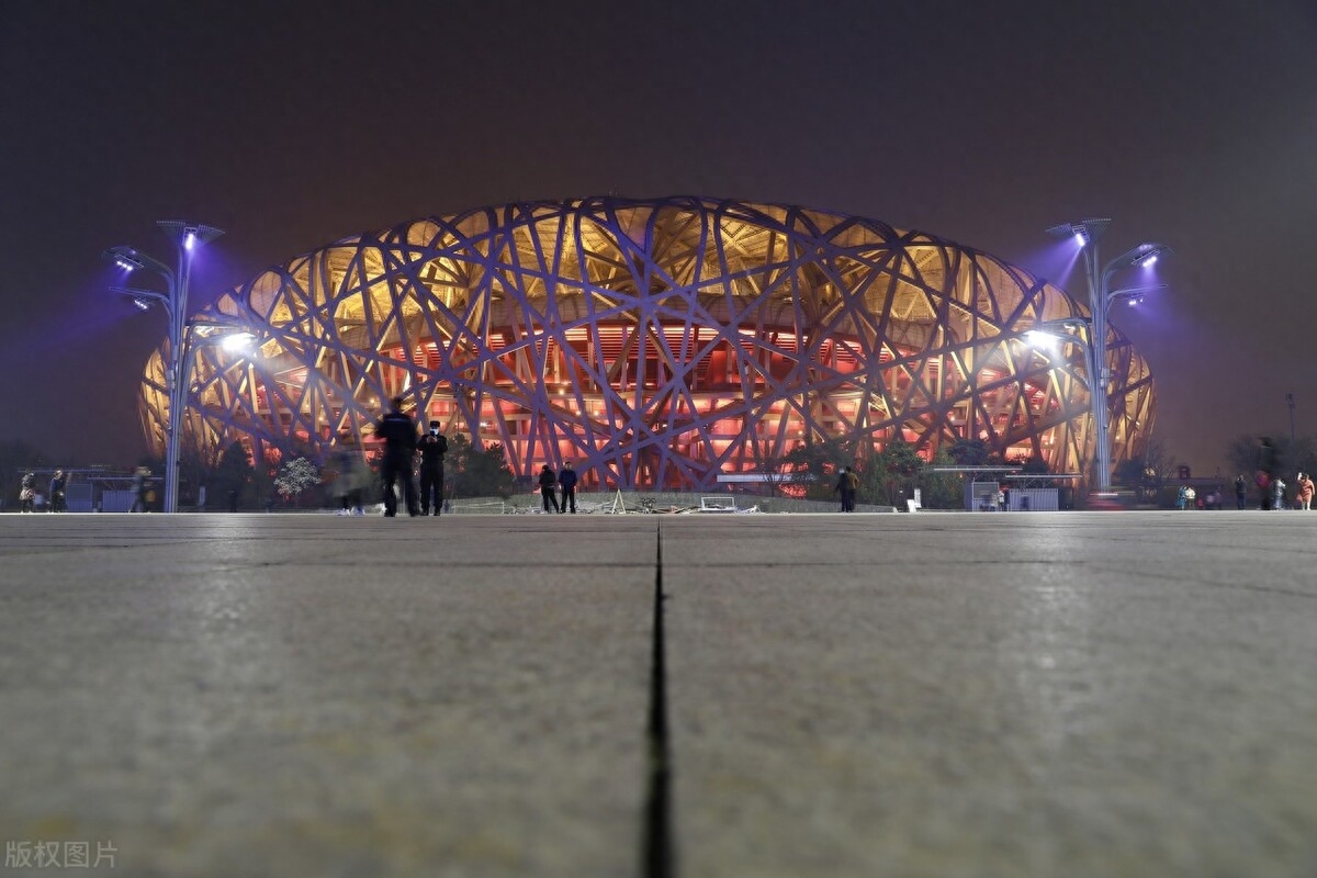 钢铁构造的建筑物_钢结构建筑的特点_钢结构建筑特点