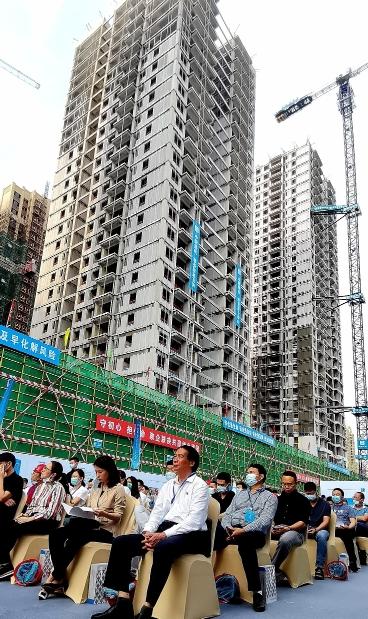 湛江钢结构装配式公共租赁住房吸引省市专家观摩！是广东首个国家级钢结构装配式住宅试点项目。